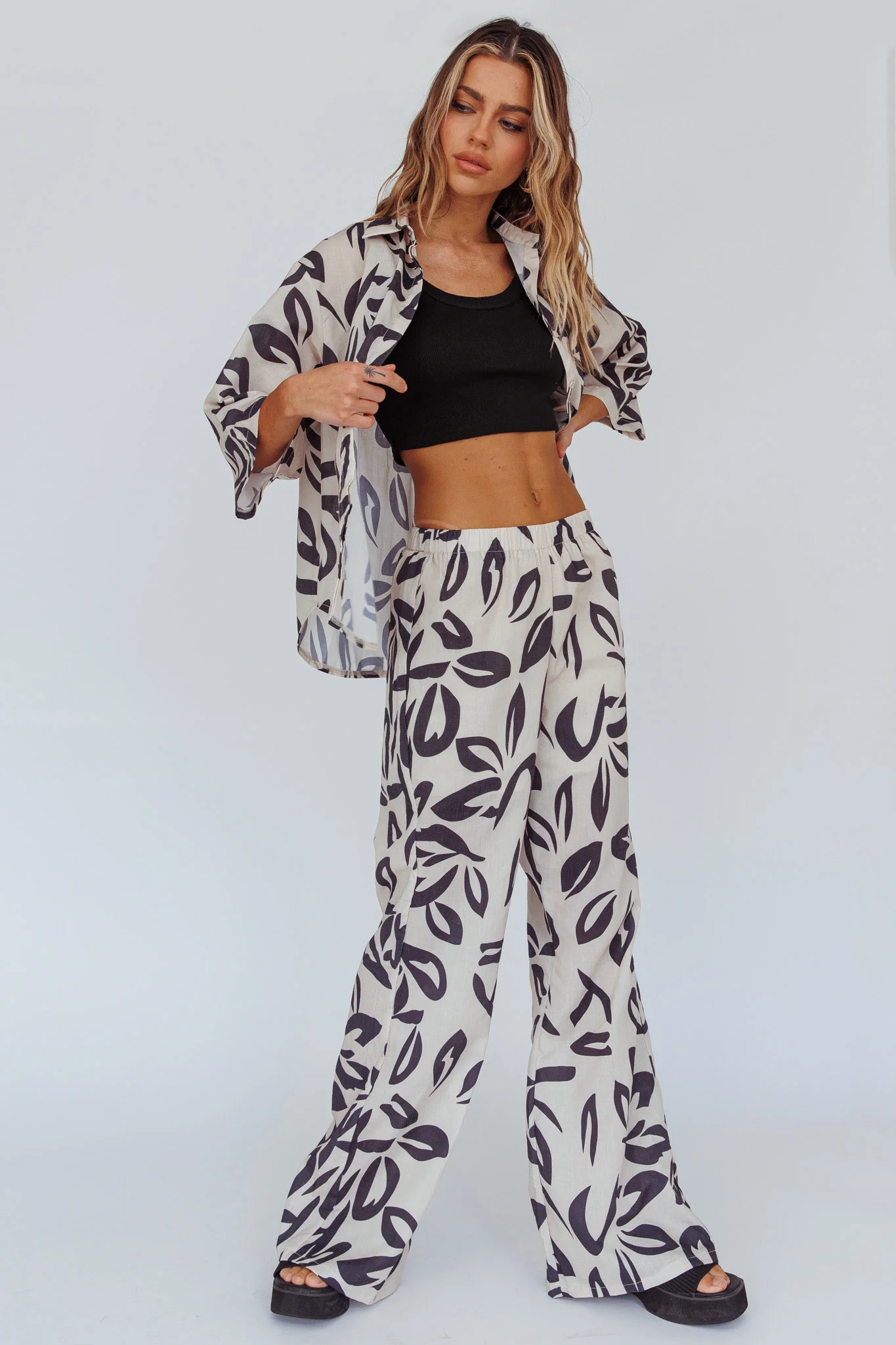 Just A Hunch Pants Leaf Print Beige - Seraphlike