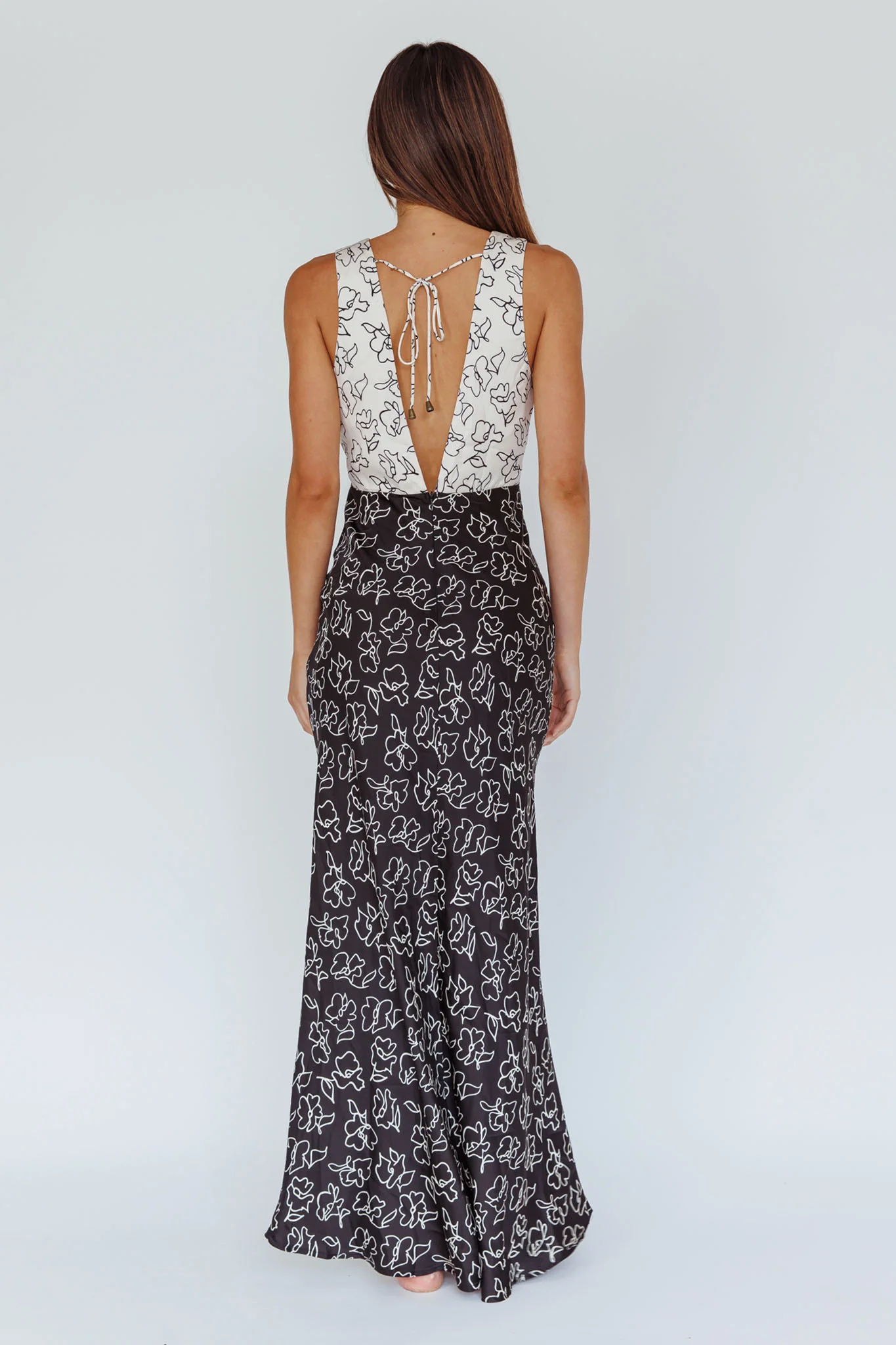 Coucou V-Neckline Maxi Dress Floral White/Black - Seraphlike