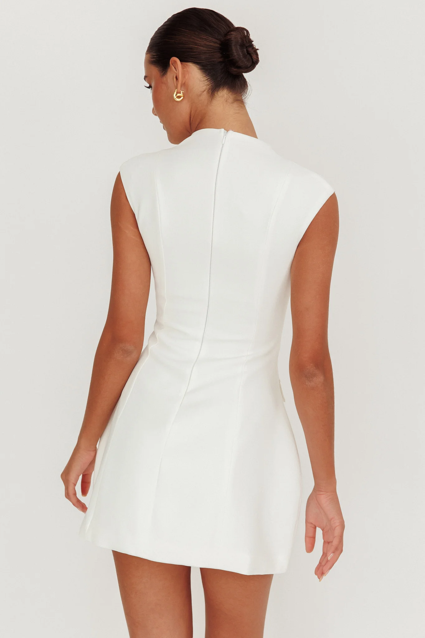 Heavenly Bodies Sleeveless Deep Neckline Mini Dress White - Seraphlike