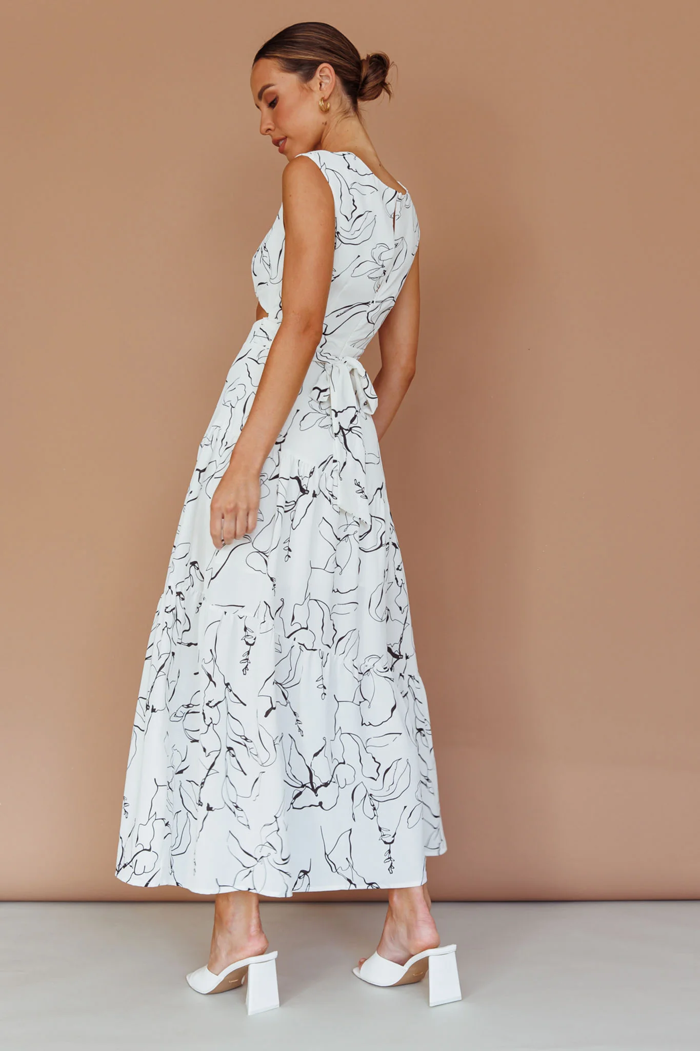 Shaniqua Cut-Out Sleeveless Midi Dress Print White - Seraphlike