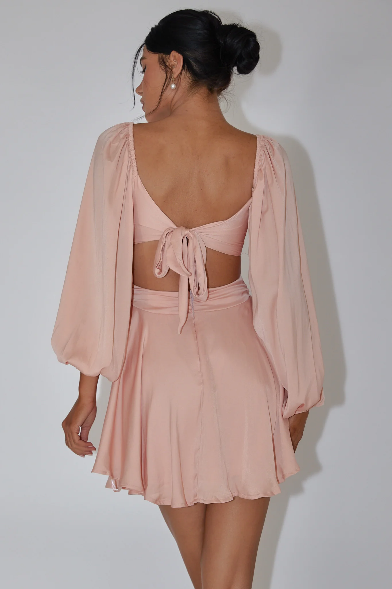 Miraya Balloon Sleeve Twist Mini Dress Peach - Seraphlike