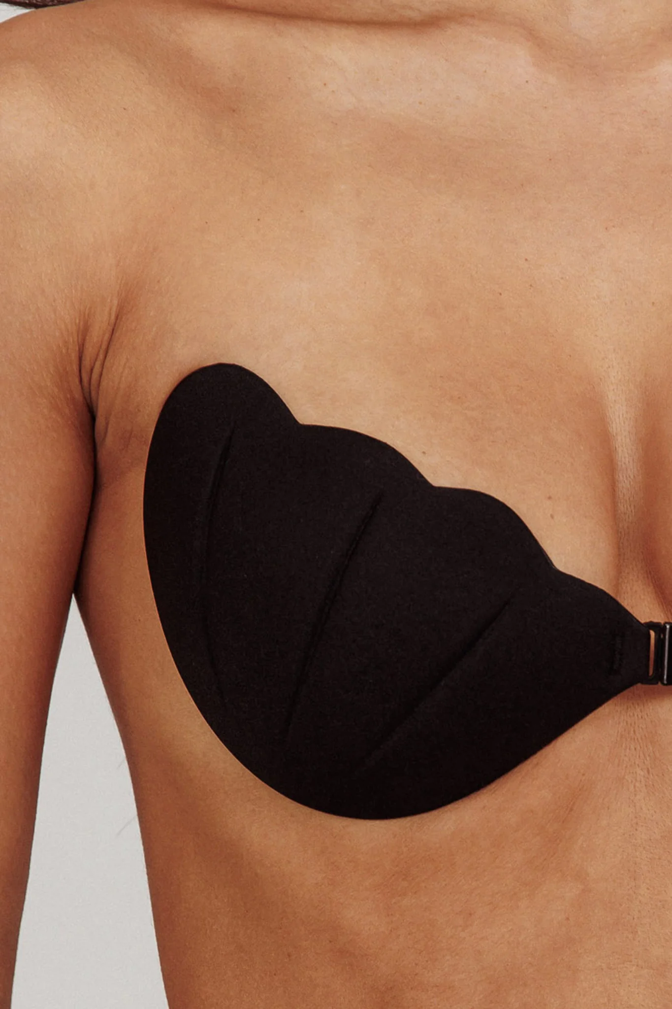 Miracle Scalloped Backless Adhesive Bra Black - Seraphlike