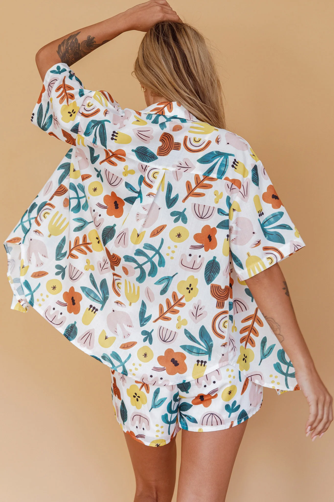 Just A Hunch Shorts Printed White - Seraphlike