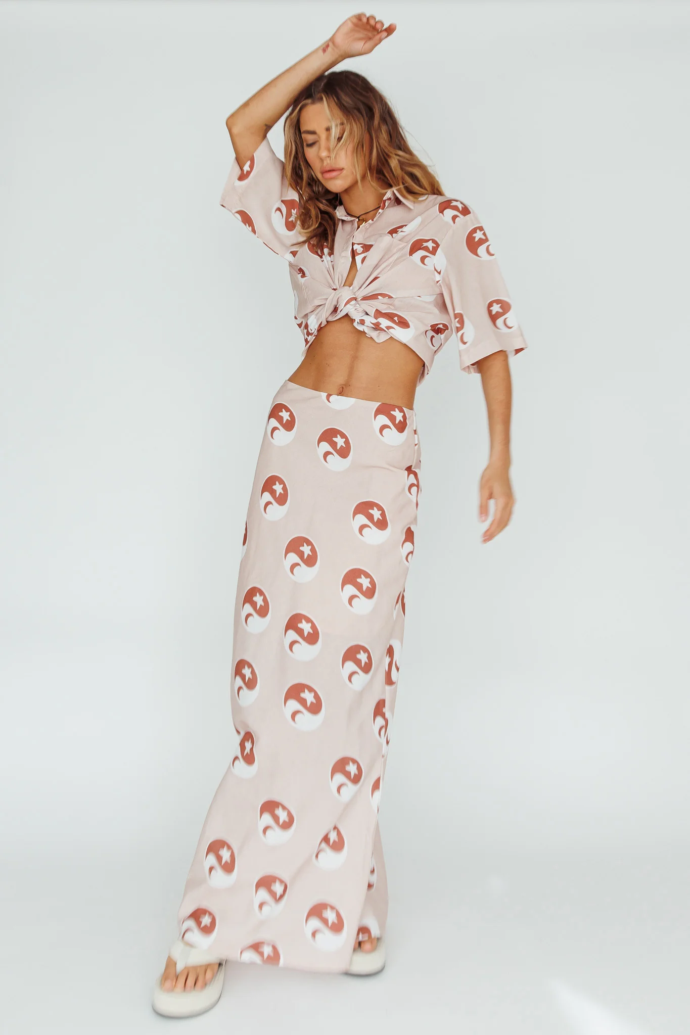 Just A Hunch Maxi Skirt Yin Yang Rose - Seraphlike