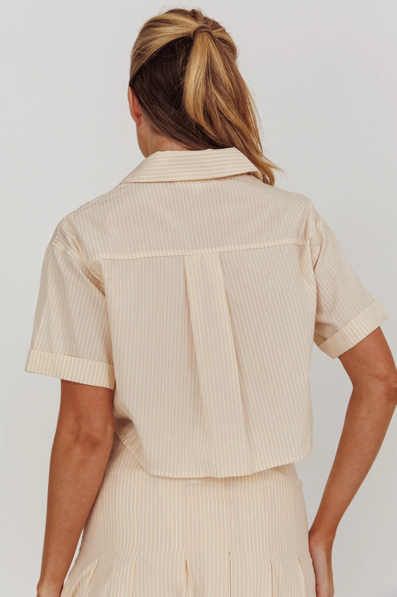 Zealous Boxy Cropped Striped Shirt Beige/Off White - Seraphlike