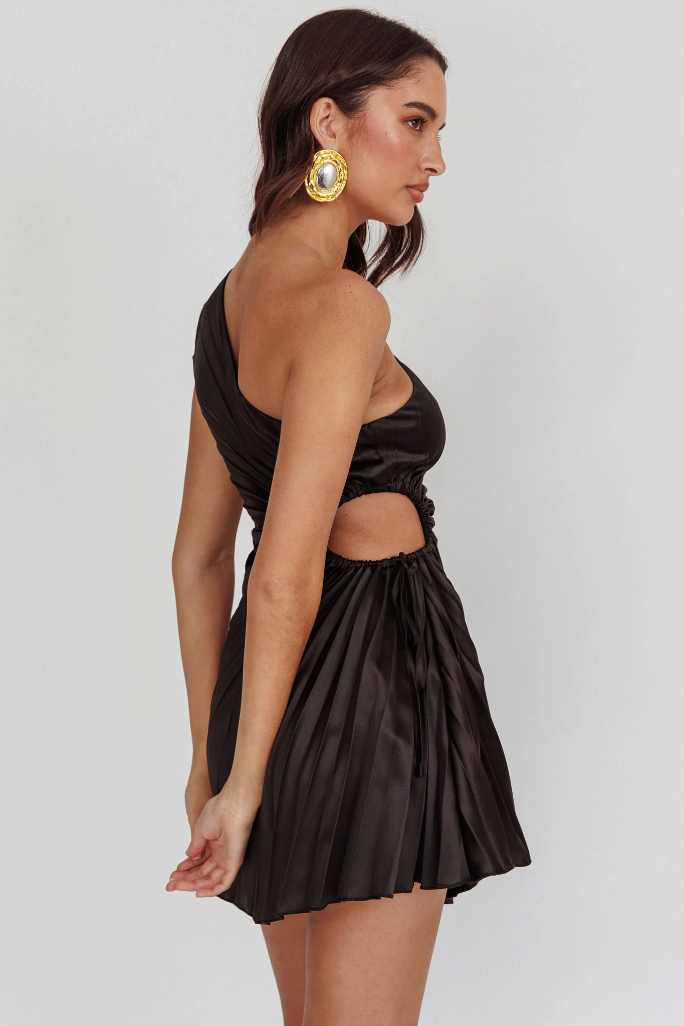 Glow Ray One-Shoulder Pleat Dress Black - Seraphlike