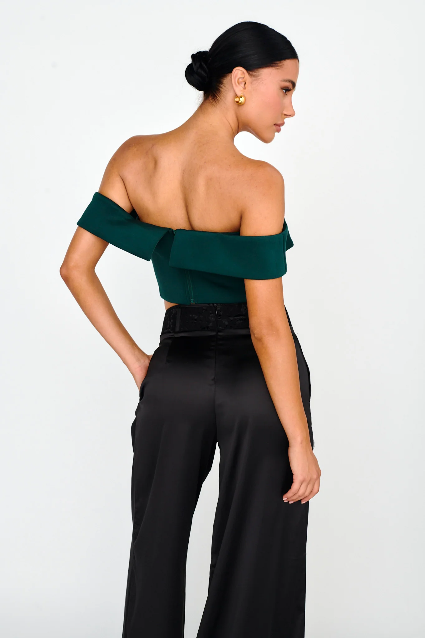 Tenicka Off-Shoulder Crop Top Hunter - Seraphlike