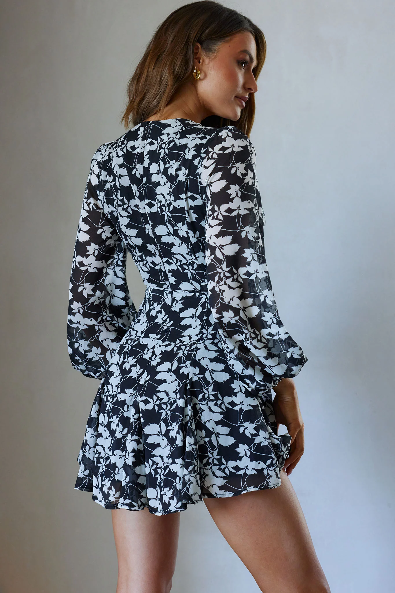 Estelle Long Sleeve V-Neckline Dress Leaf Print Black - Seraphlike