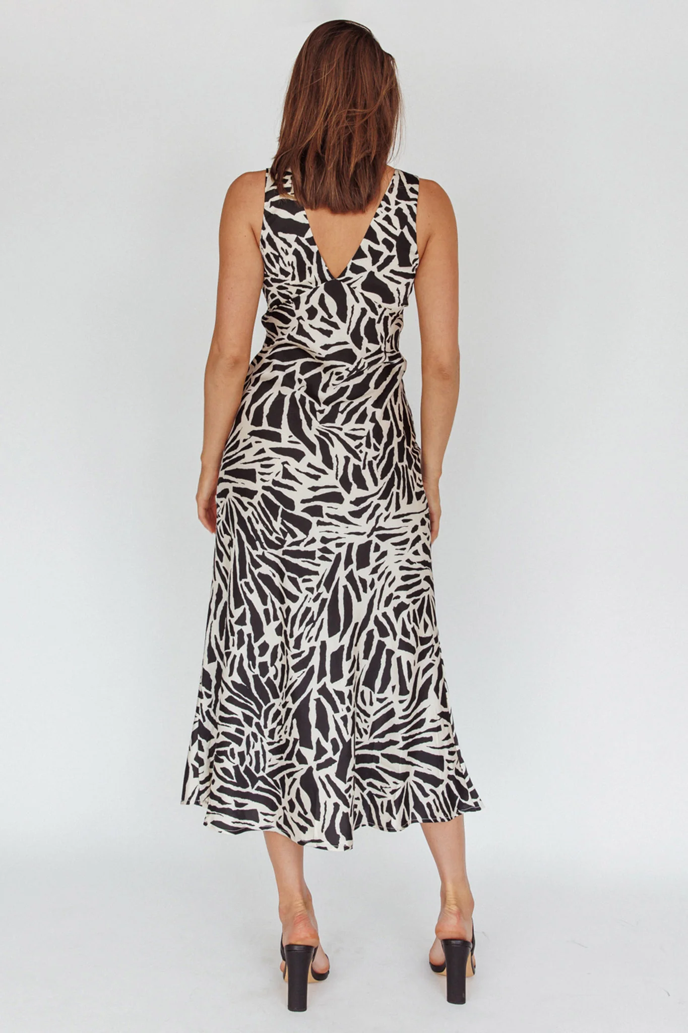 Turin V-Neckline Print Midi Dress Black - Seraphlike